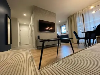 Telewizja i/lub zestaw kina domowego w obiekcie Apartment Wola Tower