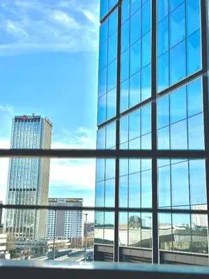 Widok na miasto Warszawa z tego apartamentu