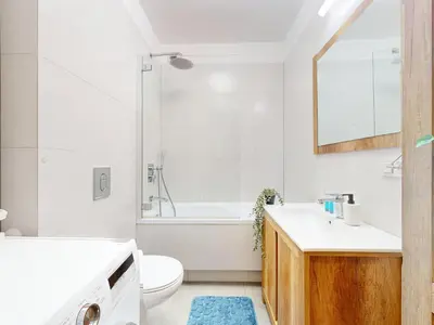 Łazienka w obiekcie Vista Apartment Balcony AC Parking Metro Plocka