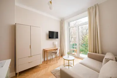 Telewizja i/lub zestaw kina domowego w obiekcie Urban Heart Deluxe Studios by BookingHost