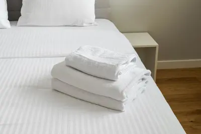 Łóżko lub łóżka w pokoju w obiekcie Metro Wilanowska Deluxe Apartment by BookingHost