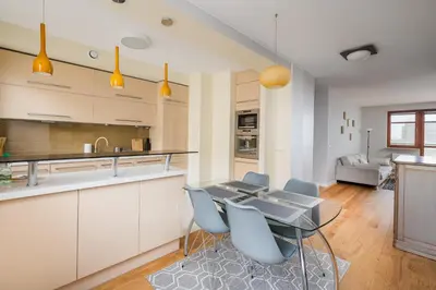 Kuchnia lub aneks kuchenny w obiekcie Metro Wilanowska Deluxe Apartment by BookingHost