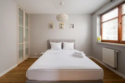 Łóżko lub łóżka w pokoju w obiekcie Metro Wilanowska Deluxe Apartment by BookingHost