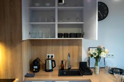 Kuchnia lub aneks kuchenny w obiekcie Warsaw Airport Apt - Balcony, Parking, Bus nearby - by Rentujemy