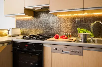 Kuchnia lub aneks kuchenny w obiekcie BelApart 2-bedroom Downtown Apartament, 1 km to Central Station, Metro with Air-conditioning