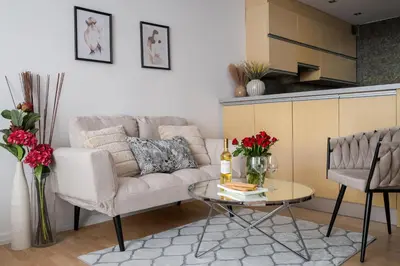 Część wypoczynkowa w obiekcie BelApart 2-bedroom Downtown Apartament, 1 km to Central Station, Metro with Air-conditioning