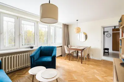 Część wypoczynkowa w obiekcie Warszawa Powiśle Spacious Apartment by BookingHost