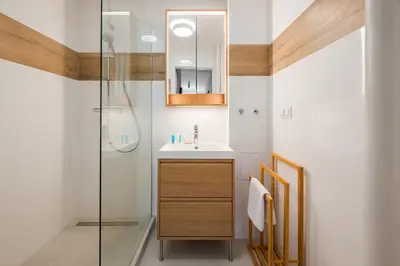 Łazienka w obiekcie Warszawa Powiśle Spacious Apartment by BookingHost