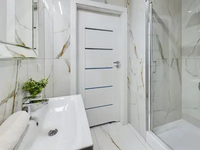 Łazienka w obiekcie Modern, Air-conditioned Studio in the Centre of Warsaw by Noclegi Renters