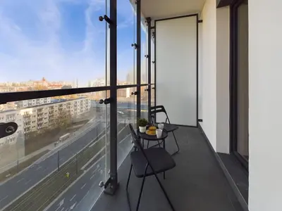 Balkon lub taras w obiekcie Modern, Air-conditioned Studio in the Centre of Warsaw by Noclegi Renters