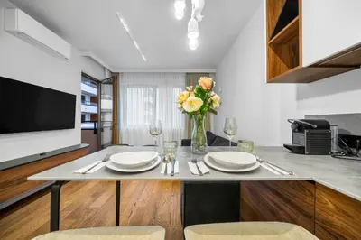 Kuchnia lub aneks kuchenny w obiekcie Warsaw Postępu Apartment - Parking, Balcony, AC - by Rentujemy