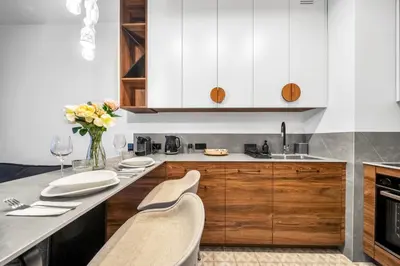 Kuchnia lub aneks kuchenny w obiekcie Warsaw Postępu Apartment - Parking, Balcony, AC - by Rentujemy