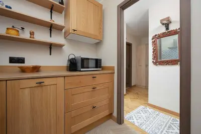 Kuchnia lub aneks kuchenny w obiekcie Elegant and Bright Apartment Graniczna near Ogród Saski by Noclegi Renters