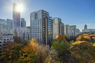 Widok na miasto Warszawa z tego apartamentu