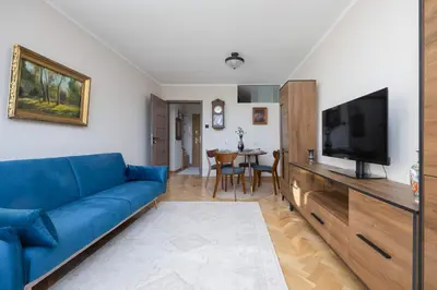 Telewizja i/lub zestaw kina domowego w obiekcie Elegant and Bright Apartment Graniczna near Ogród Saski by Noclegi Renters