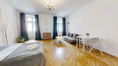 Łóżko lub łóżka w pokoju w obiekcie Flowers Flat in the Tenement