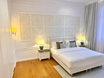 Łóżko lub łóżka w pokoju w obiekcie MONDRIAN Suites & Apartments Royal Route Old Town