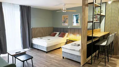 Łóżko lub łóżka w pokoju w obiekcie Green Studio with balcony - free parking
