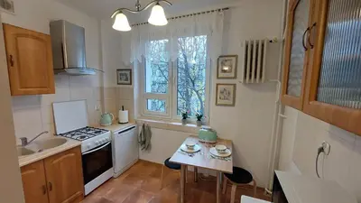 Kuchnia lub aneks kuchenny w obiekcie Klimatyczny apartament na Bielanach przy metrze