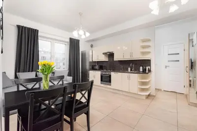 Kuchnia lub aneks kuchenny w obiekcie Apartamenty Wawa Centrum by Your Freedom