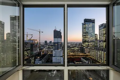 Widok na miasto Warszawa z tego apartamentu