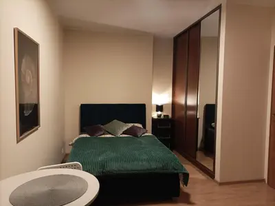 Łóżko lub łóżka w pokoju w obiekcie Solidarnosci155GuestRooms
