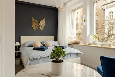 Łóżko lub łóżka w pokoju w obiekcie Romantic Studio Hoża Downtown