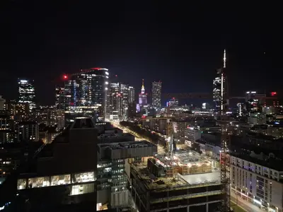Widok na miasto Warszawa z tego apartamentu