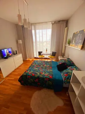 Telewizja i/lub zestaw kina domowego w obiekcie HomeComfort Apartament Adonis