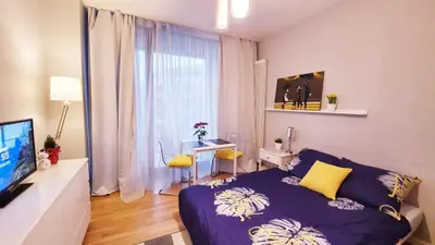 Telewizja i/lub zestaw kina domowego w obiekcie HomeComfort Apartament Adonis