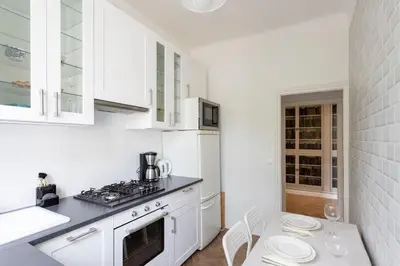 Kuchnia lub aneks kuchenny w obiekcie Close-Central Warsaw Apartment - Great Location - Big and Bright Apartment&Nowy Świat