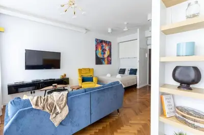 Telewizja i/lub zestaw kina domowego w obiekcie Urban Apartaments - Great Location - City Center - Zurawia
