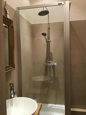 Łazienka w obiekcie Apartment Castle Square z widokiem na Plac Zamkowy i Zamek Królewski