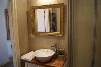 Łazienka w obiekcie Apartment Castle Square z widokiem na Plac Zamkowy i Zamek Królewski