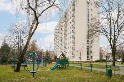 Plac zabaw dla dzieci w obiekcie Elbląska Modern Apartment by BookingHost