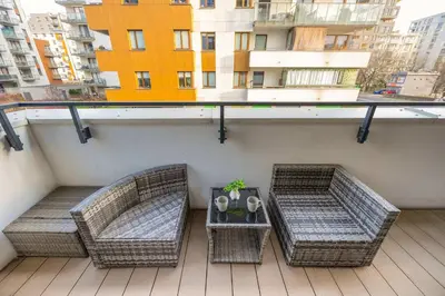 Balkon lub taras w obiekcie Family Apartment Cybernetyki with AC and Parking by Noclegi Renters