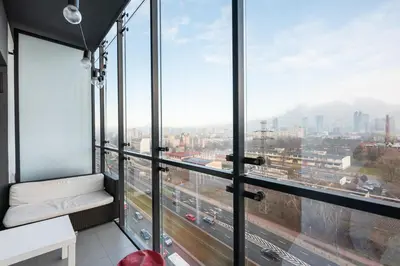 Balkon lub taras w obiekcie Wola Expo City View Central Apartment by BookingHost