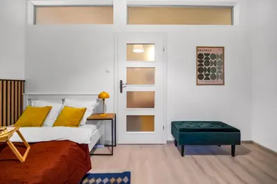 Łóżko lub łóżka w pokoju w obiekcie City Centre Apartment- Top location, Park&Metro - by Rentujemy