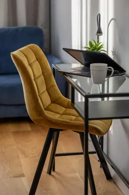 Część wypoczynkowa w obiekcie Elegant Apartment in Warsaw with Parking and Desk for Remote Work by Noclegi Renters