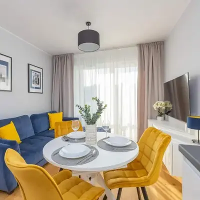 Elegant Apartment in Warsaw with Parking and Desk for Remote Work by Noclegi Renters
