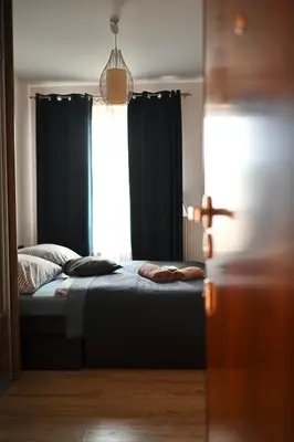 Łóżko lub łóżka w pokoju w obiekcie Apartments przy metro Kondratowicza,Targówek