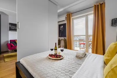 Telewizja i/lub zestaw kina domowego w obiekcie Lumina cozy apartment Platinum Tower