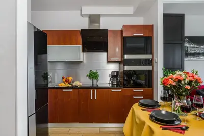 Kuchnia lub aneks kuchenny w obiekcie Lumina cozy apartment Platinum Tower
