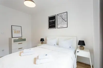 Łóżko lub łóżka w pokoju w obiekcie Urban Chic - Cozy and Stylish - Rondo ONZ - Pereca