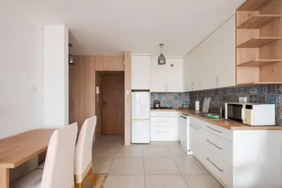 Kuchnia lub aneks kuchenny w obiekcie Bielany Homely Apartment by BookingHost