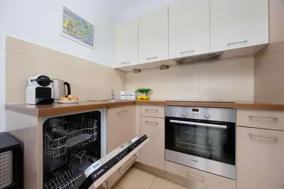 Kuchnia lub aneks kuchenny w obiekcie Bright Apartment with Parking near the PGE National Stadium by Noclegi Renters