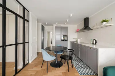 Kuchnia lub aneks kuchenny w obiekcie Metro Wierzbno Deluxe Apartment by BookingHost