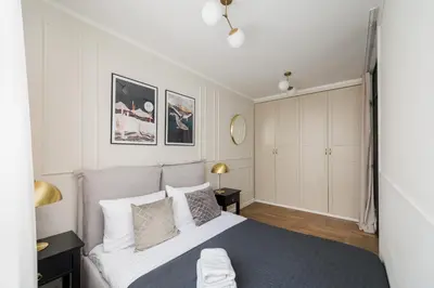 Łóżko lub łóżka w pokoju w obiekcie Metro Wierzbno Deluxe Apartment by BookingHost