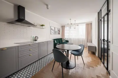Kuchnia lub aneks kuchenny w obiekcie Metro Wierzbno Deluxe Apartment by BookingHost
