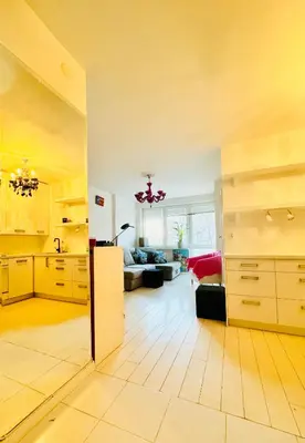 Kuchnia lub aneks kuchenny w obiekcie Warsaw Washington Avenue Apartment
